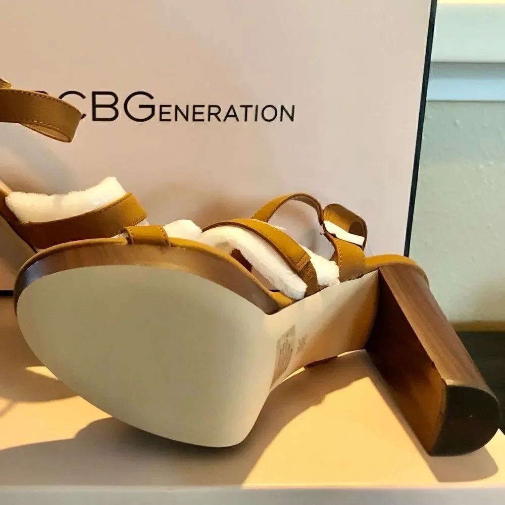 BCBGeneration ONNIA PLATFORM SANDAL in Camel
